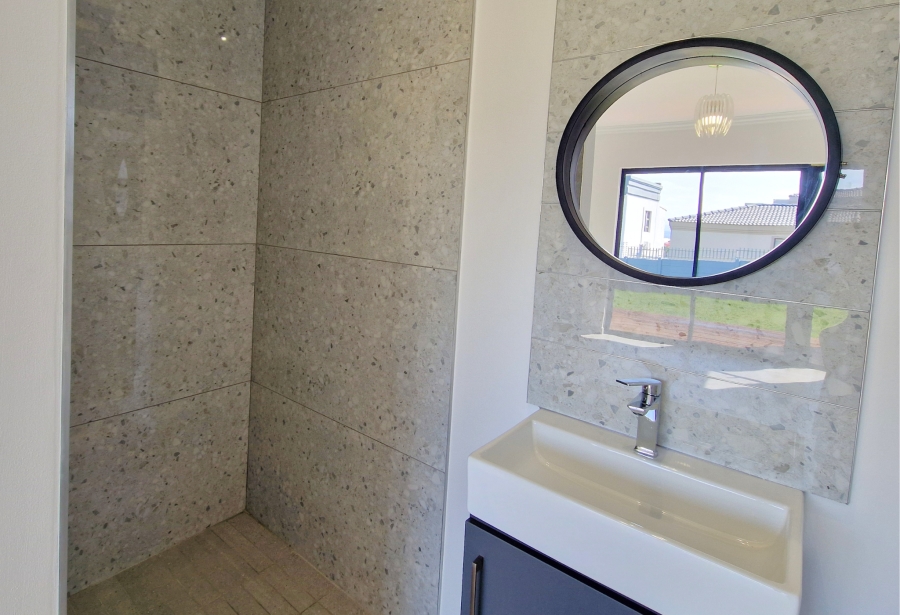 3 Bedroom Property for Sale in Wavecrest Eastern Cape